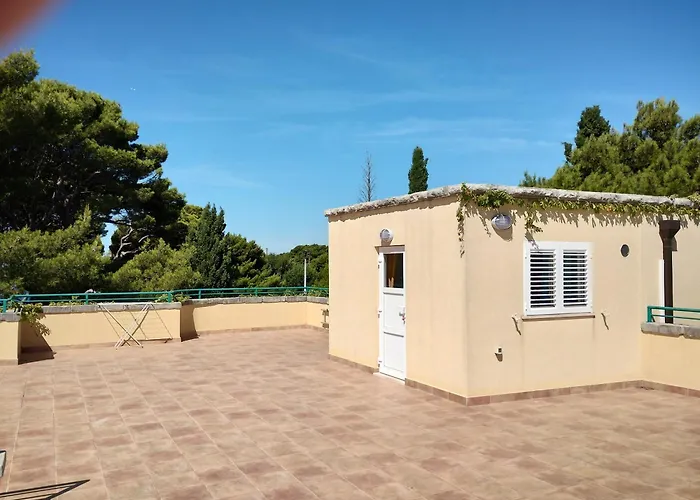 Old Captain'S Apartments - In A Pine Wood By The Sea And Tennis Courts Split