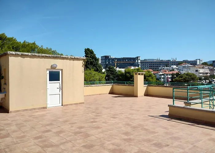Old Captain'S Apartments - In A Pine Wood By The Sea And Tennis Courts Split