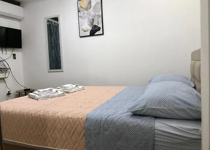 Room Blue Moon Split
