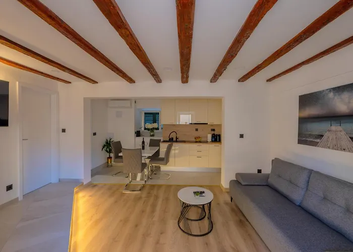 Bernard Deluxe Renovated Peaceful Old Town Gem Apartment Split