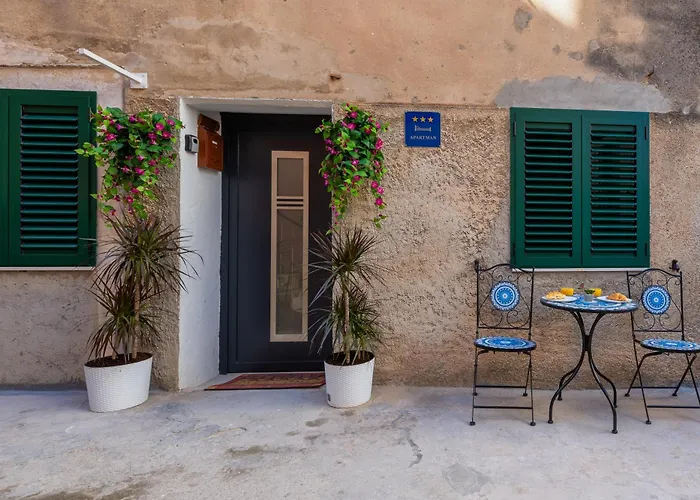 Bernard Deluxe Renovated Peaceful Old Town Gem Apartment Split