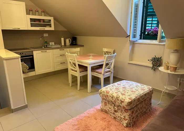 Vila Ora Split