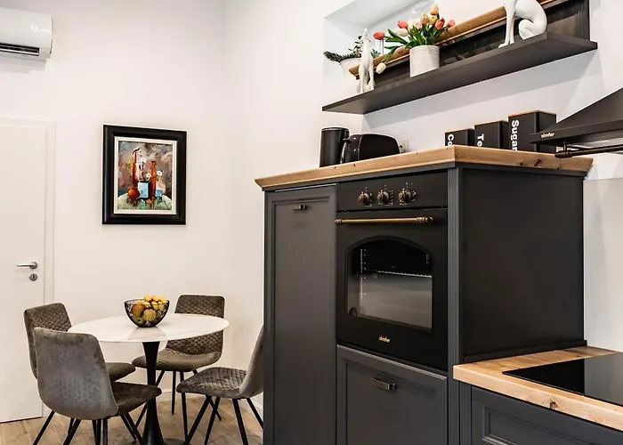 Luxury City Center House Split