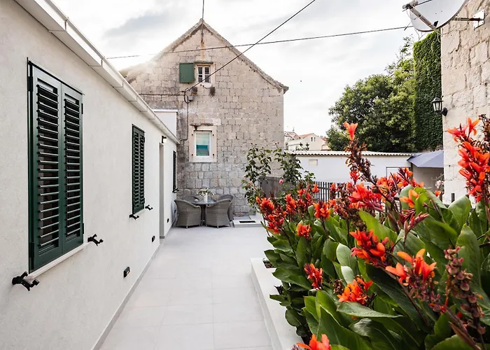Luxury City Center House Split