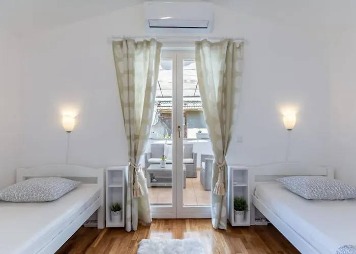 Sun House In The Centre Apartment Split