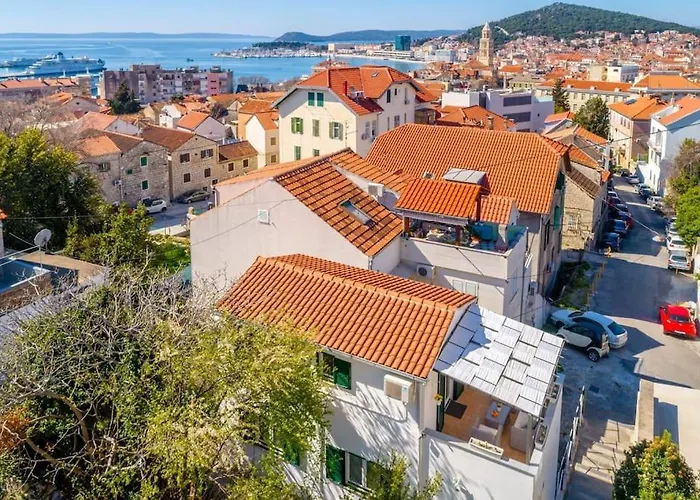 Sun House In The Centre Apartment Split