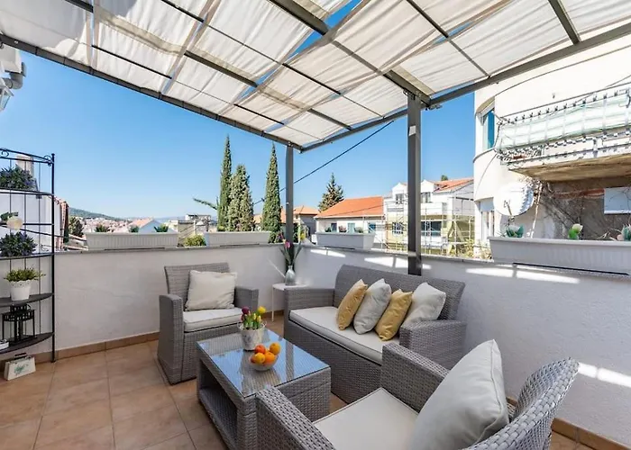 Sun House In The Centre Apartment Split
