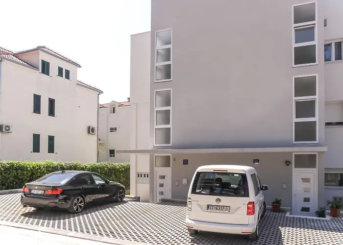 Apartment With Terrace And Free Parking - Beach Nearby Split