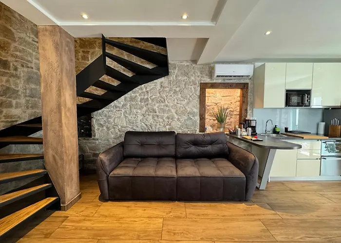 Apartment Petra In 400 Year Old Stone House Split