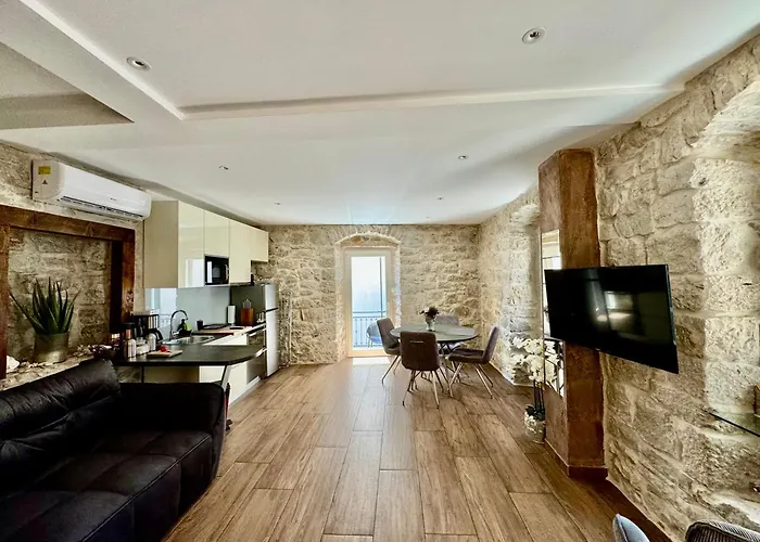 Apartment Petra In 400 Year Old Stone House Split
