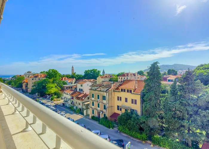 West View Apartment Split