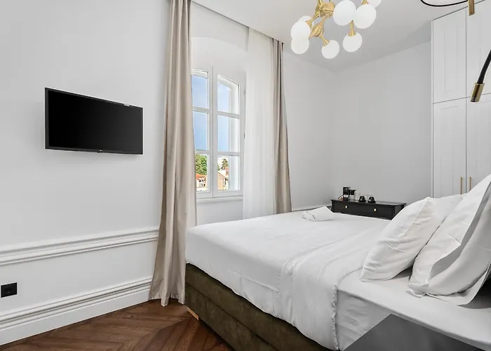 1881 - Heritage Rooms Split
