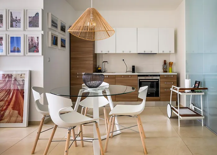 Gallery Luxury Suites & Rooms-Only Adults Split