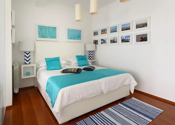 Gallery Luxury Suites & Rooms-Only Adults Split