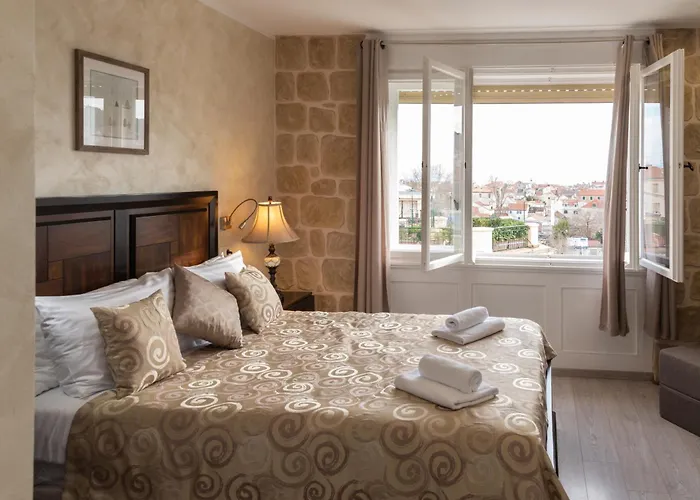 Queen Mary Luxury Rooms Split