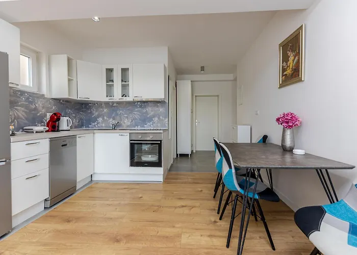 House Niko M With 6 Apartments Split