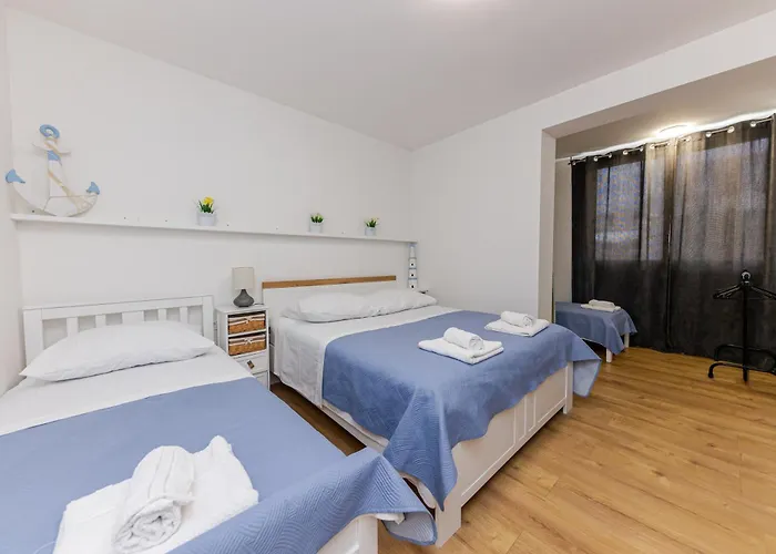House Niko M With 6 Apartments Split
