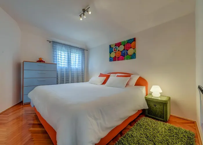 Apartment Bacvice Holiday With Free Parking Split