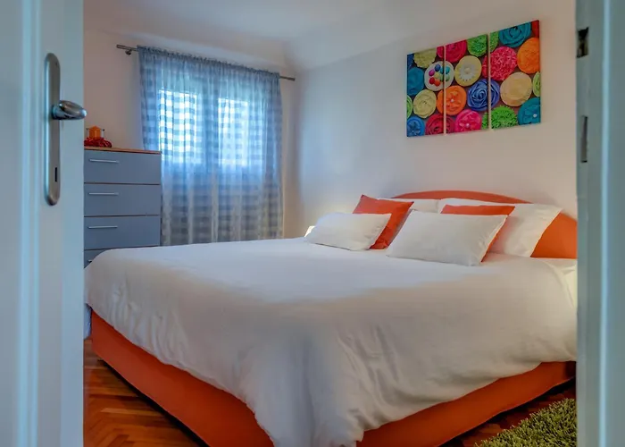 Apartment Bacvice Holiday With Free Parking Split
