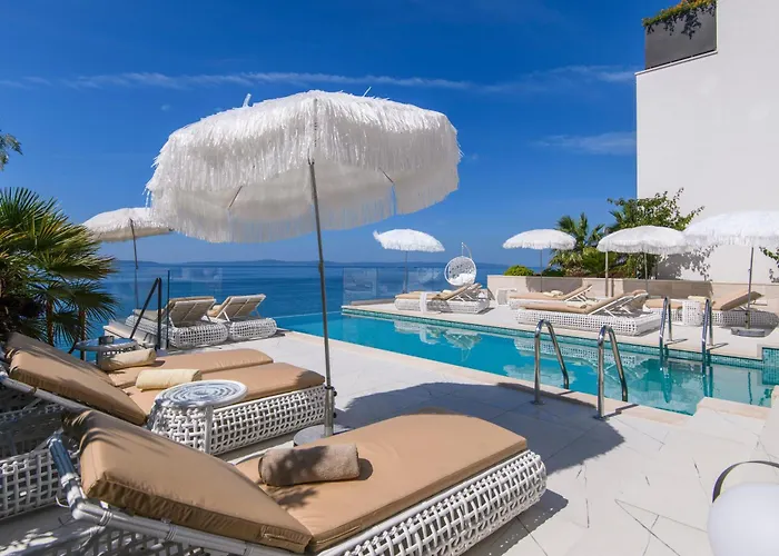 Gallery Luxury Suites & Rooms-Only Adults Split