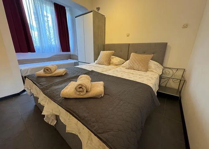 Blue Tree Rooms Split