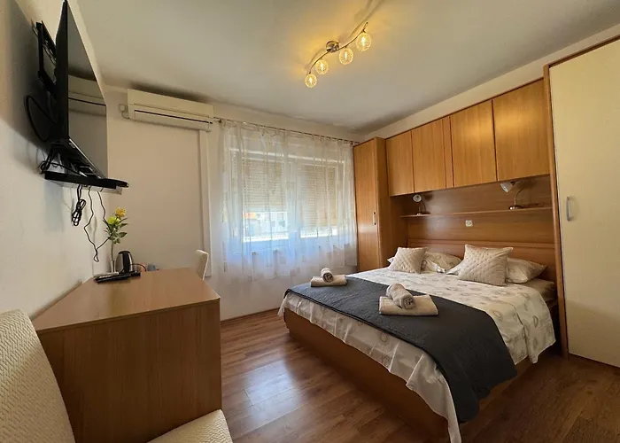 Blue Tree Rooms Split
