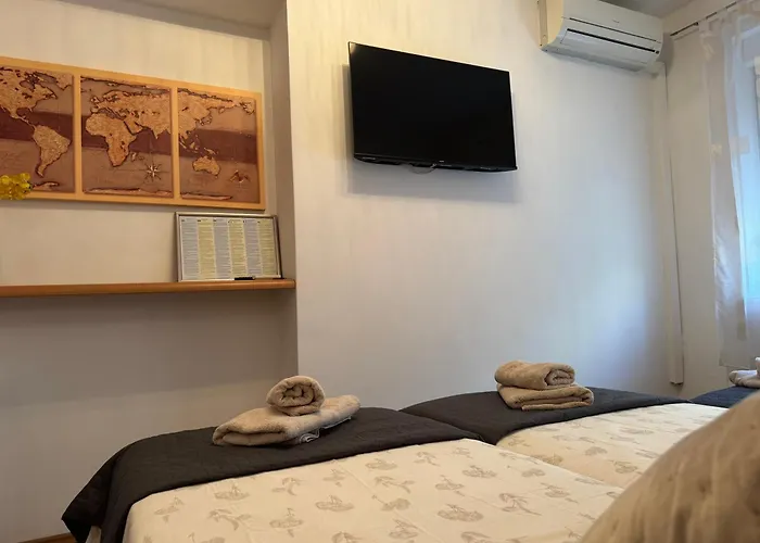 Blue Tree Rooms Split
