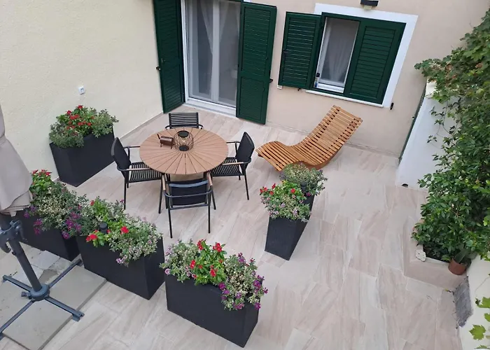 Lamita Apartment Split