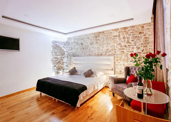 Get Split Luxury Apartment