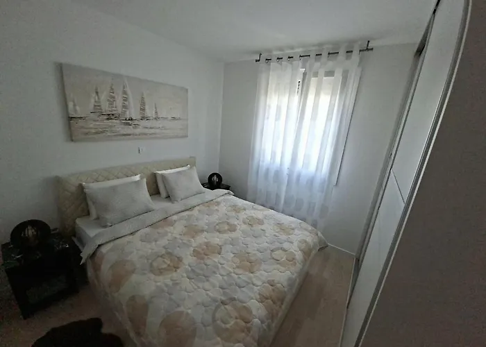 Apartment Verdi Split With Free Parking In The Garage