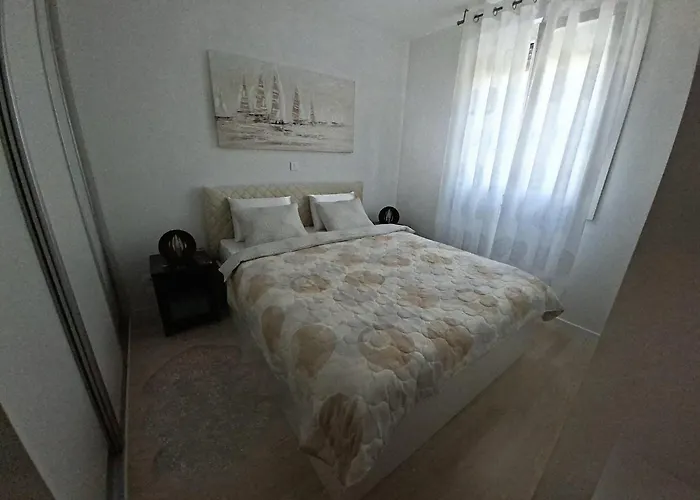 Apartment Verdi Split With Free Parking In The Garage