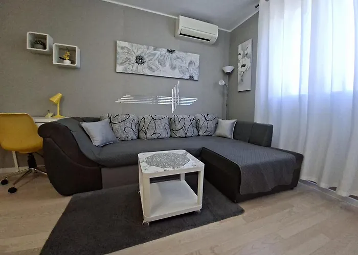 Apartment Verdi Split With Free Parking In The Garage