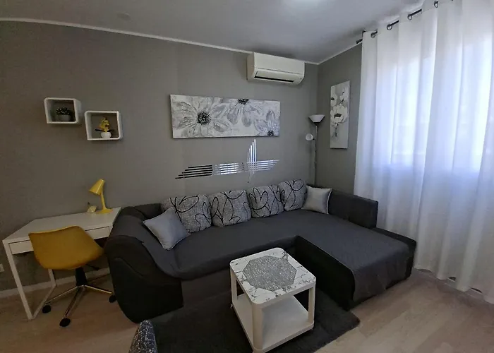 Apartment Verdi Split With Free Parking In The Garage