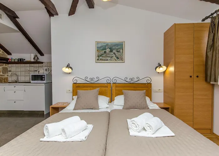 Apartment And Rooms Desideria Split