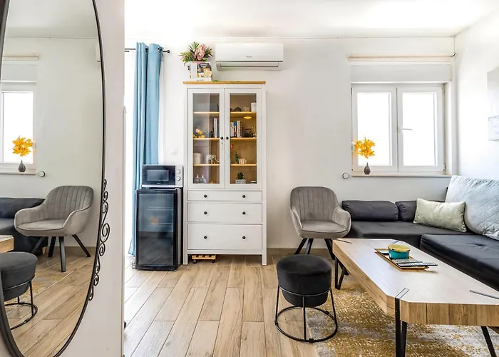 Apartment With Terrace And Free Parking - Beach Nearby Split