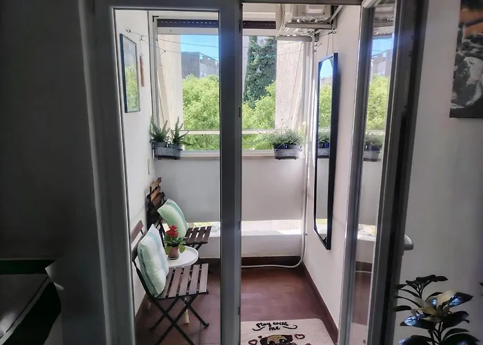 Full Equipped Flat Close To All Split