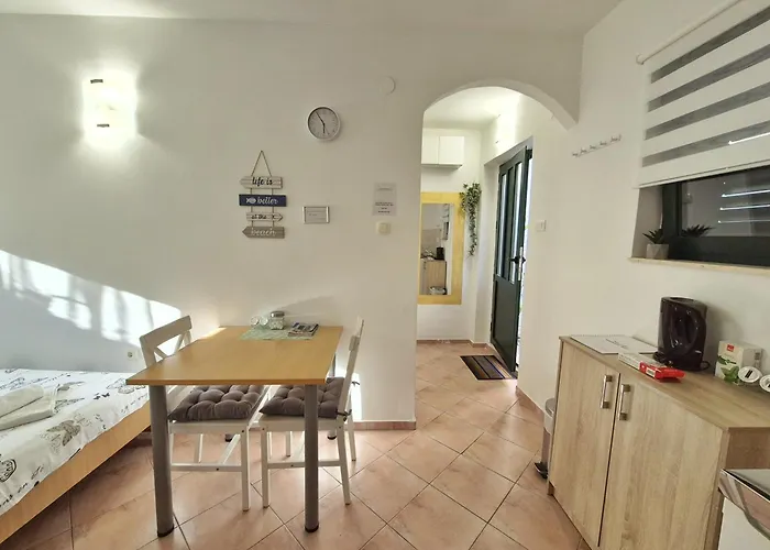 Twin Love Apartment Split