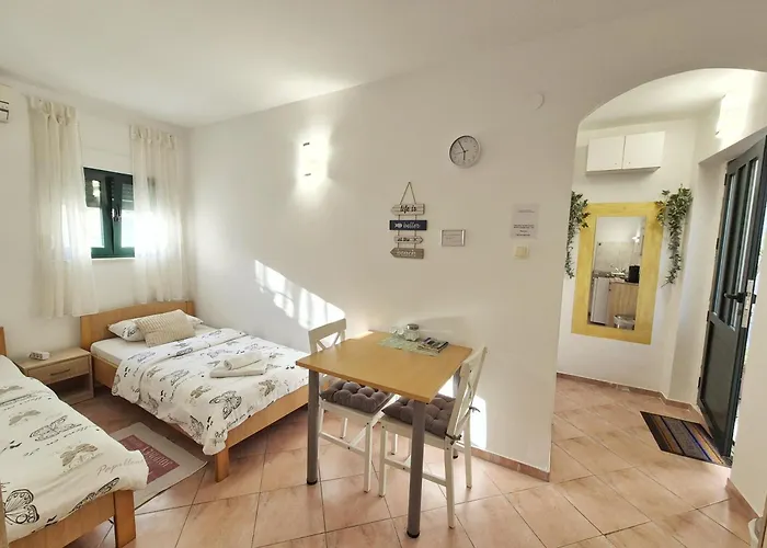 Twin Love Apartment Split