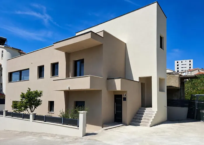 Villa South Cliff Split