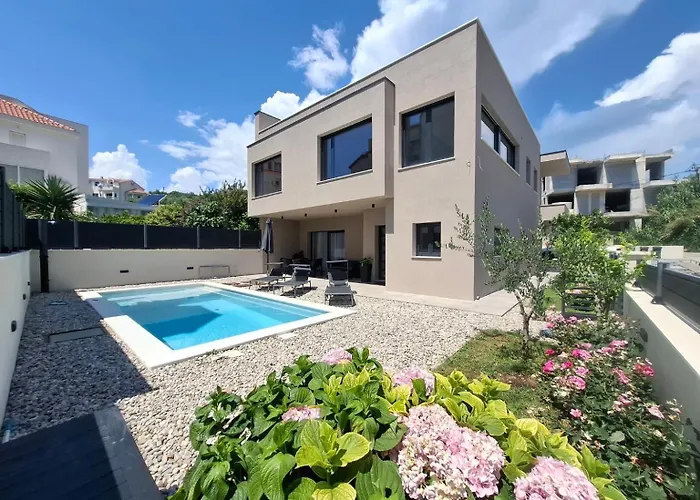 Villa South Cliff Split