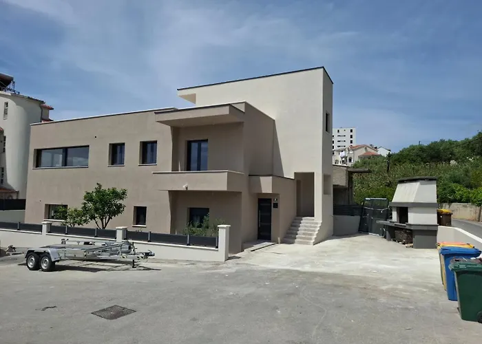 Villa South Cliff Split