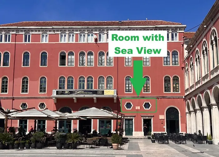 On The Square Suites Split