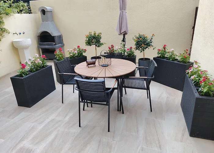 Lamita Apartment Split