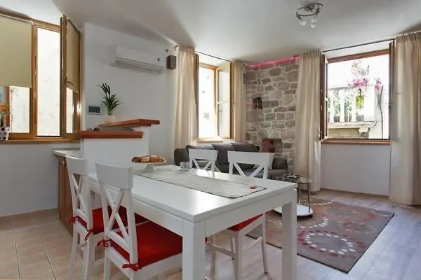 Old Town Apartment Mila Split