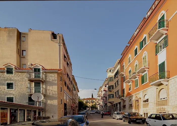 Deluxe Apartments & Rooms Sarella Split