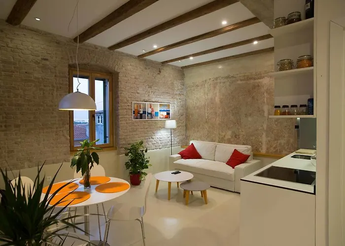 Apartment Traces Split