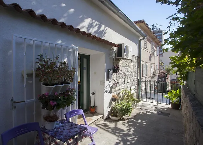 Apartment Welcome Split