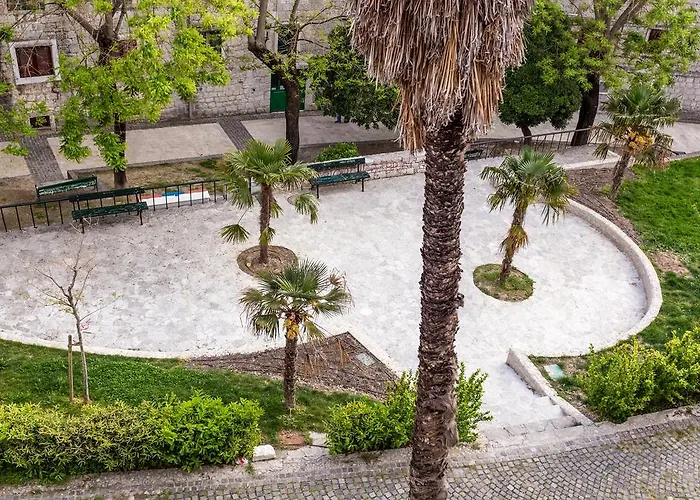 Royal Antique Apartment Split