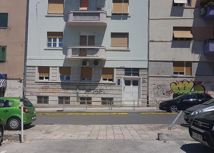 Apartment All 4 You Split