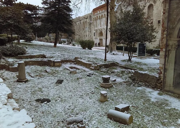 Porta Aurea Apartment Split